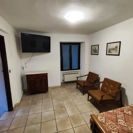 Natura Tra Bosco E Castelveccana