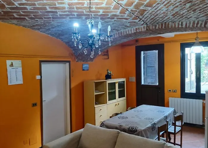 Natura Tra Bosco E Castelveccana