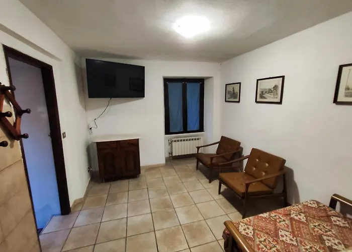 Natura Tra Bosco E Castelveccana