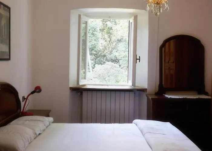 Natura Tra Bosco E Castelveccana